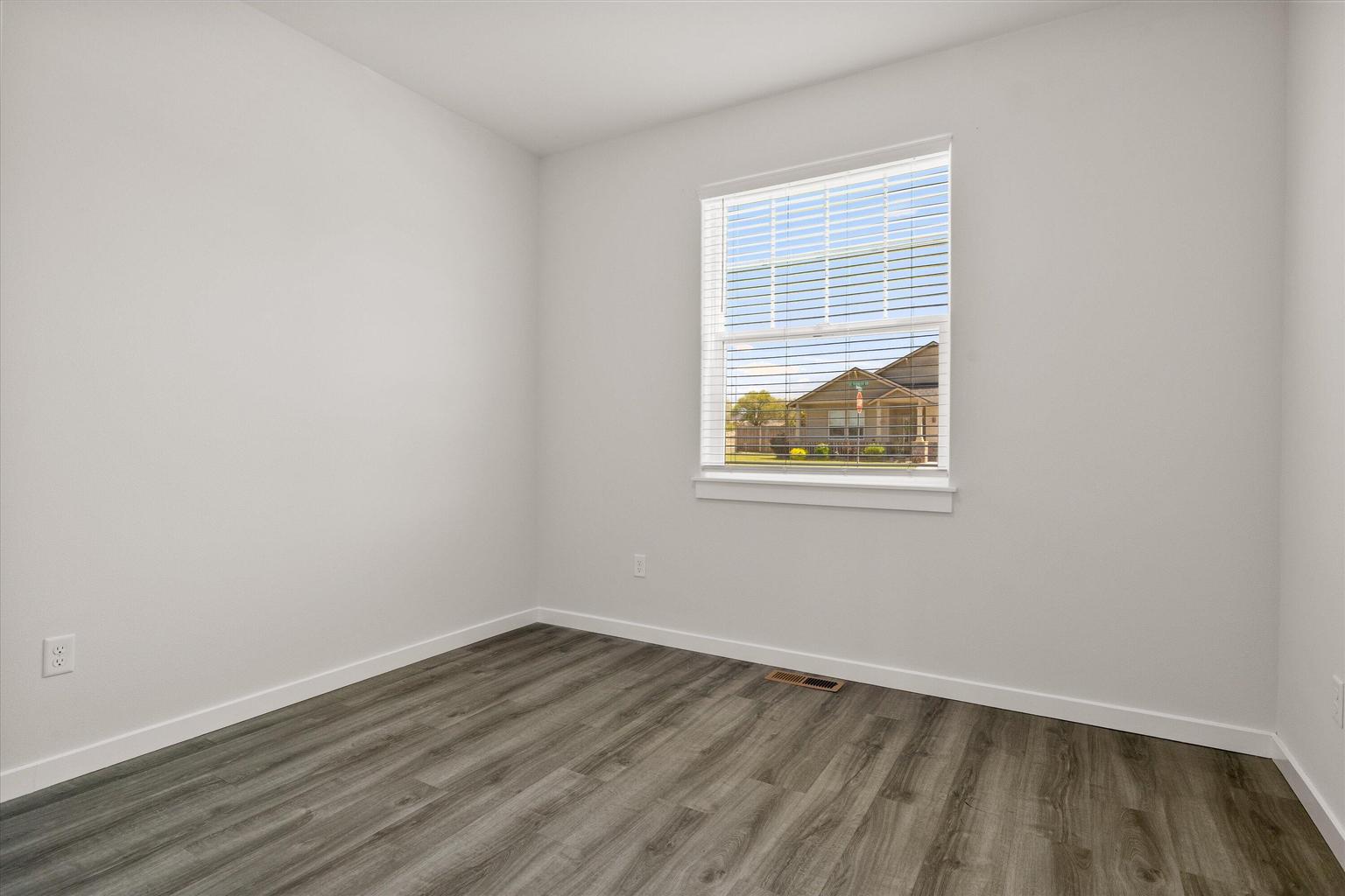 Photo of 317 SE Pioneer Drive 17 of 46