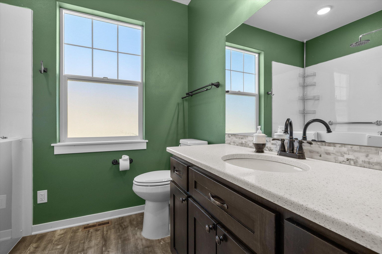 Photo of 317 SE Pioneer Drive 19 of 46