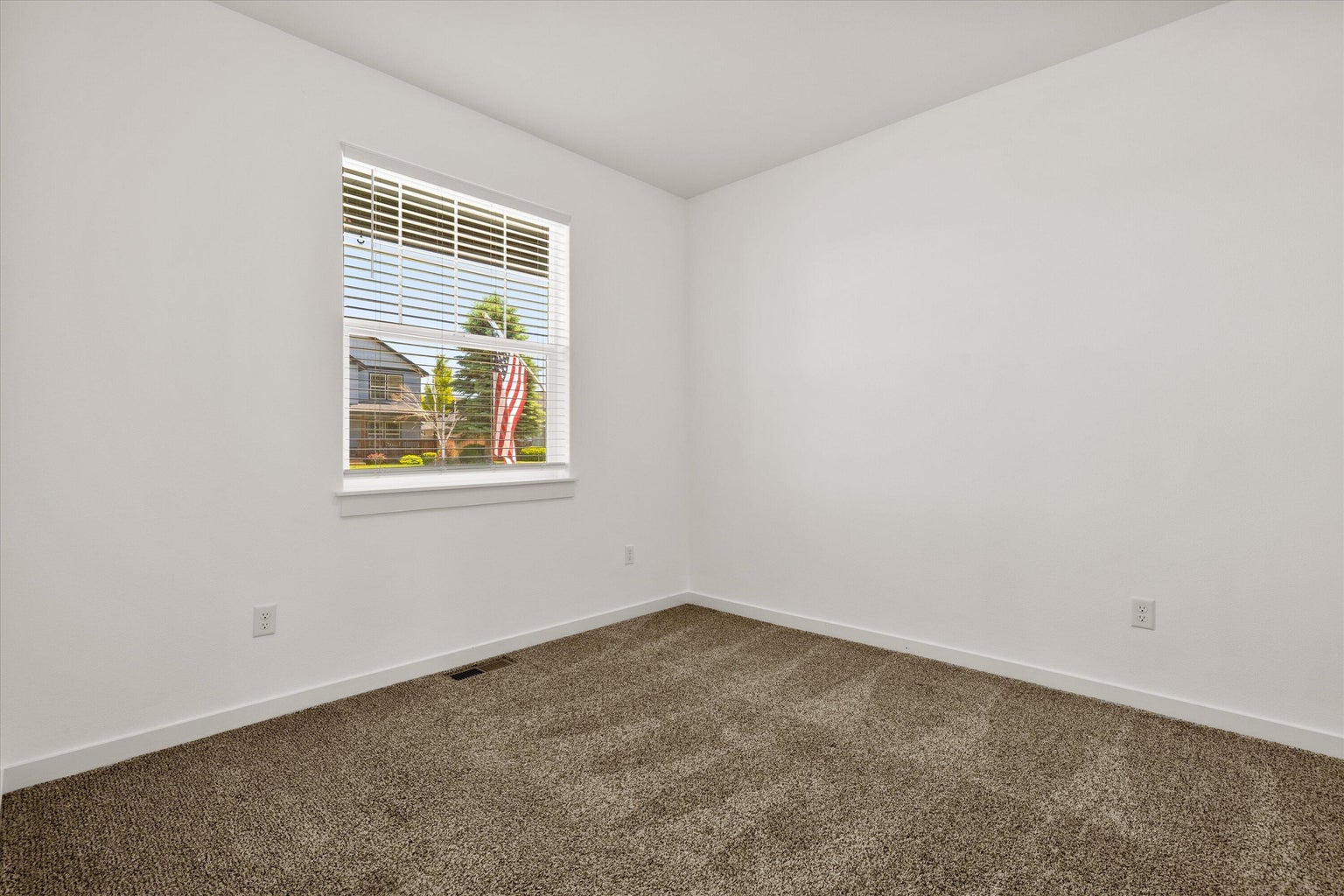 Photo of 317 SE Pioneer Drive 23 of 46