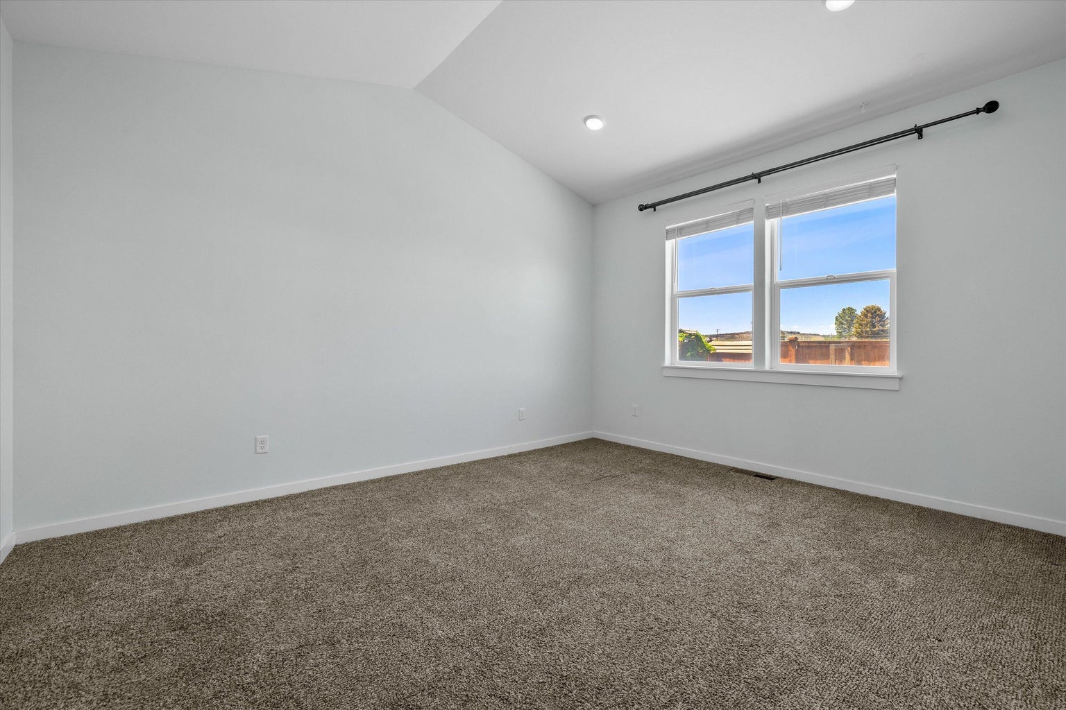 Photo of 317 SE Pioneer Drive 28 of 46
