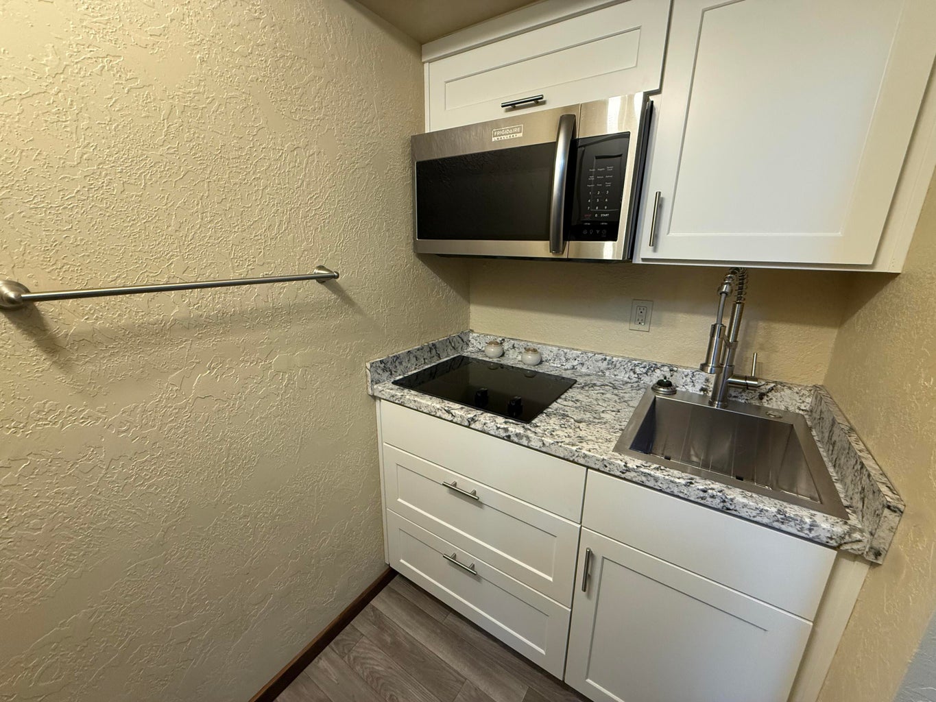Photo of 17654 Pinnacle Lane 11 of 44
