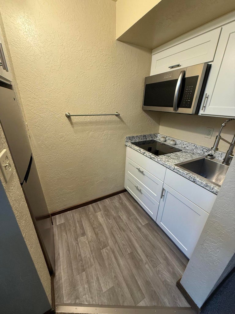 Photo of 17654 Pinnacle Lane 9 of 44