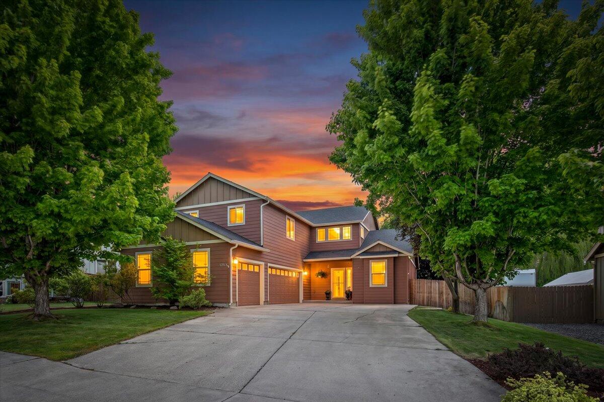Photo of 1339 SW Rimrock Way 2 of 26