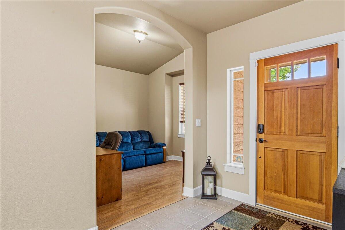 Photo of 1339 SW Rimrock Way 3 of 26