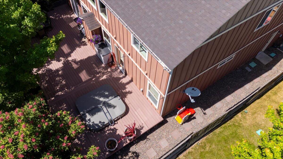 Photo of 1339 SW Rimrock Way 18 of 26