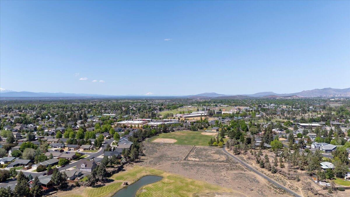 Photo of 1339 SW Rimrock Way 24 of 26