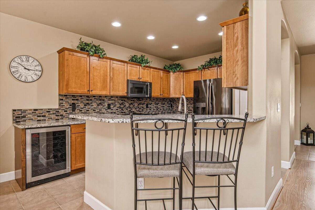 Photo of 1339 SW Rimrock Way 5 of 26