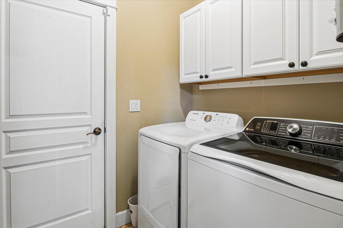 Photo of 1339 SW Rimrock Way 11 of 26
