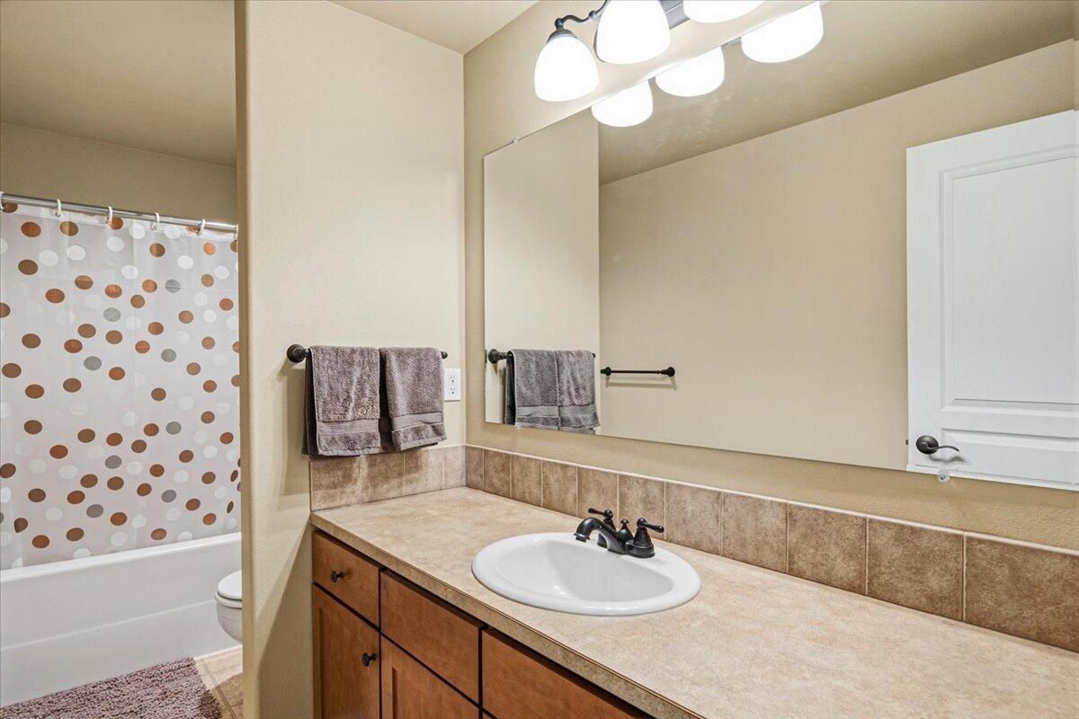 Photo of 1339 SW Rimrock Way 15 of 26