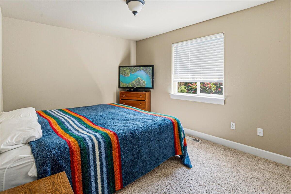 Photo of 1339 SW Rimrock Way 13 of 26