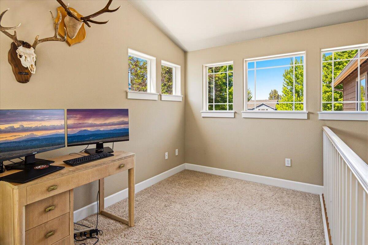 Photo of 1339 SW Rimrock Way 12 of 26