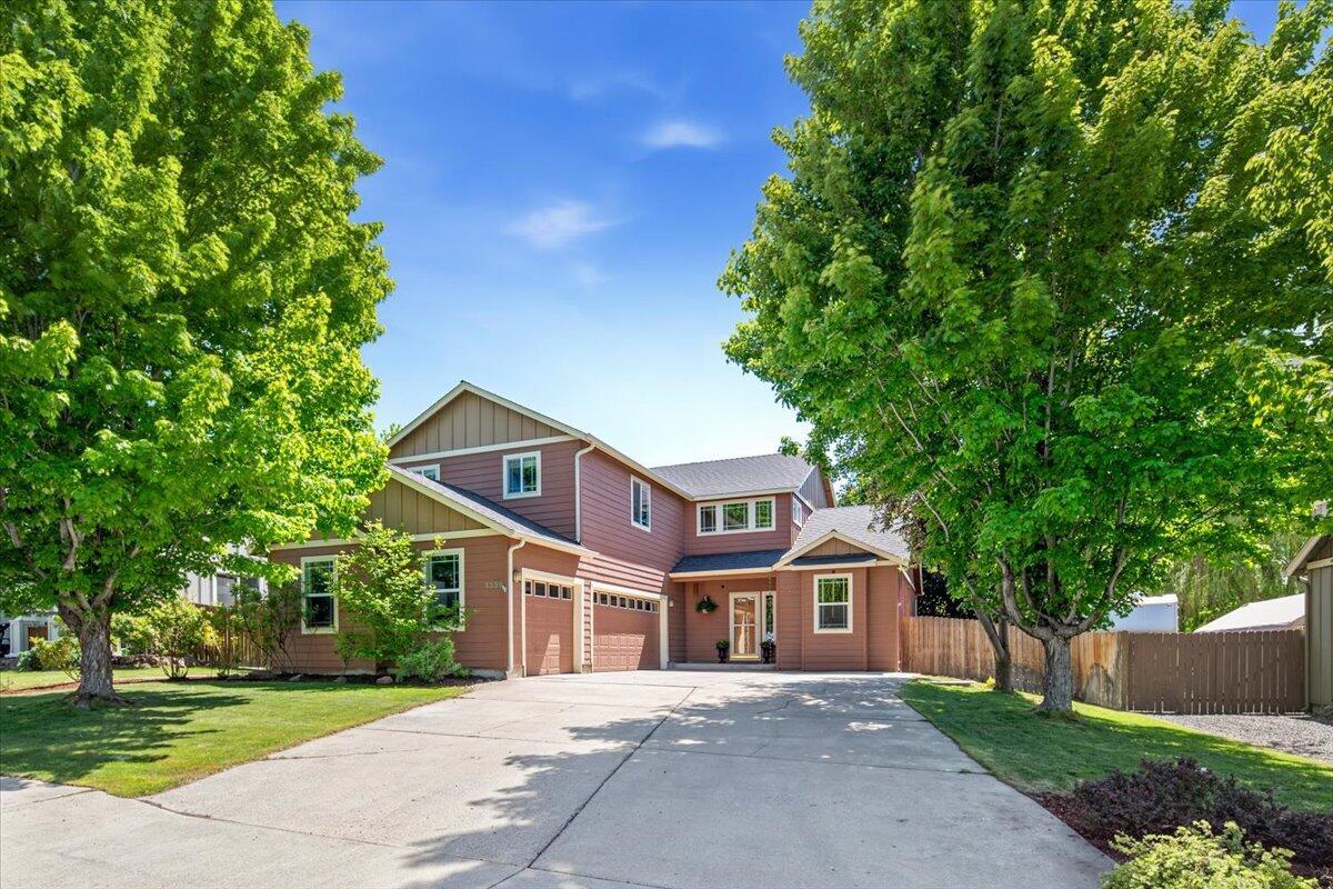 Photo of 1339 SW Rimrock Way 25 of 26