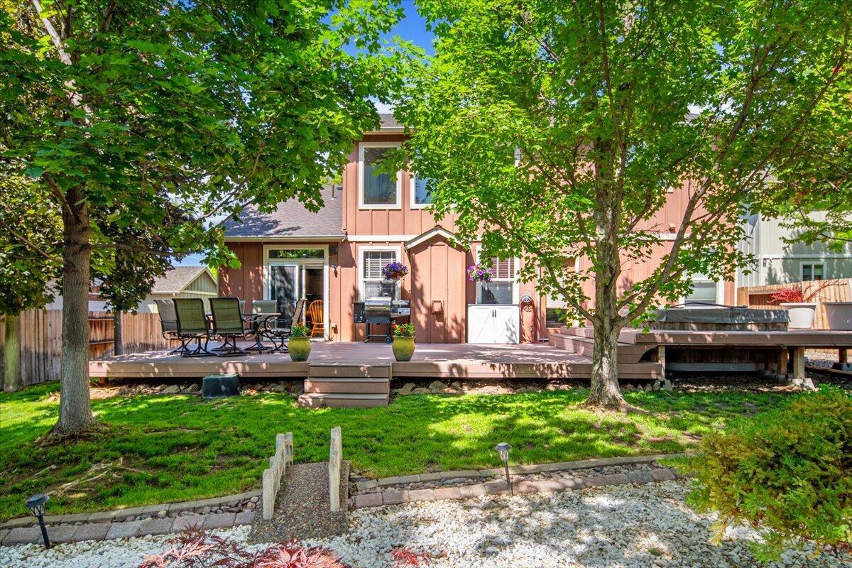 Photo of 1339 SW Rimrock Way 22 of 26