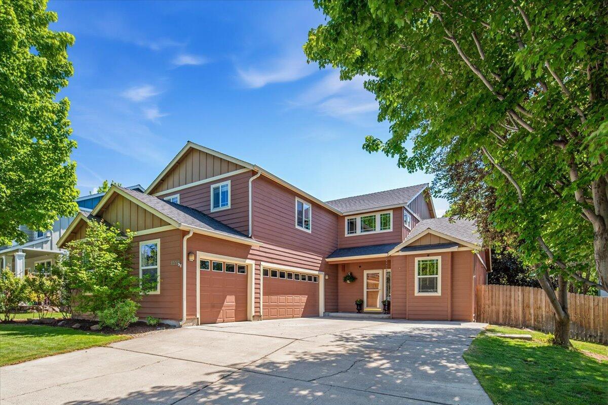 Photo of 1339 SW Rimrock Way 1 of 26