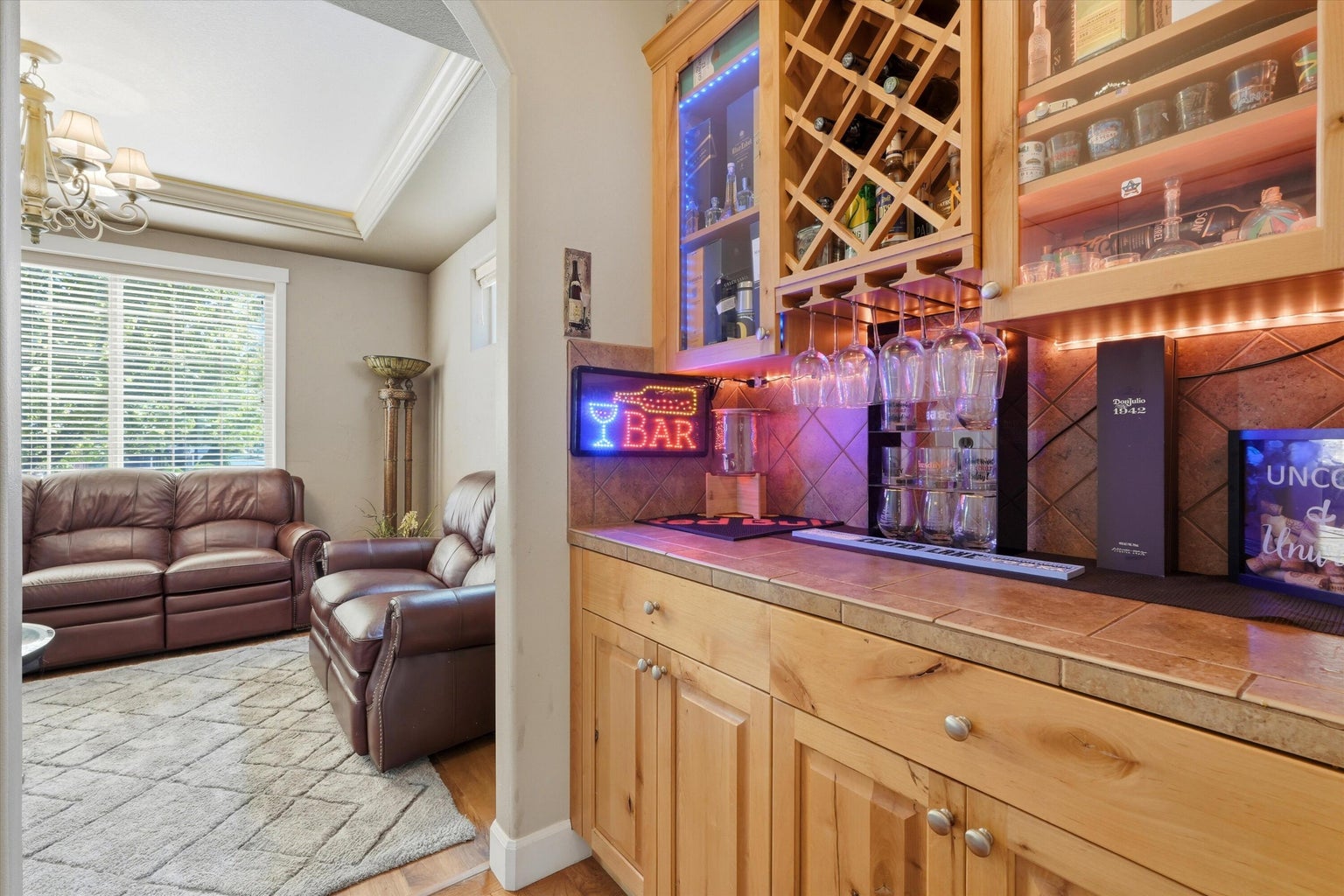 Butler's pantry/ bar