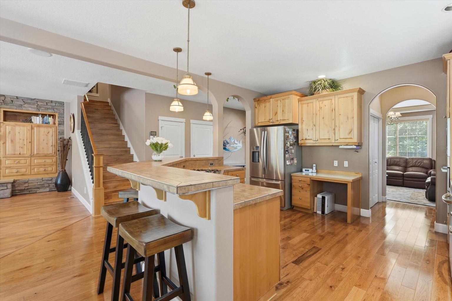 Breakfast Nook, eat at bar seats 4 comfortably