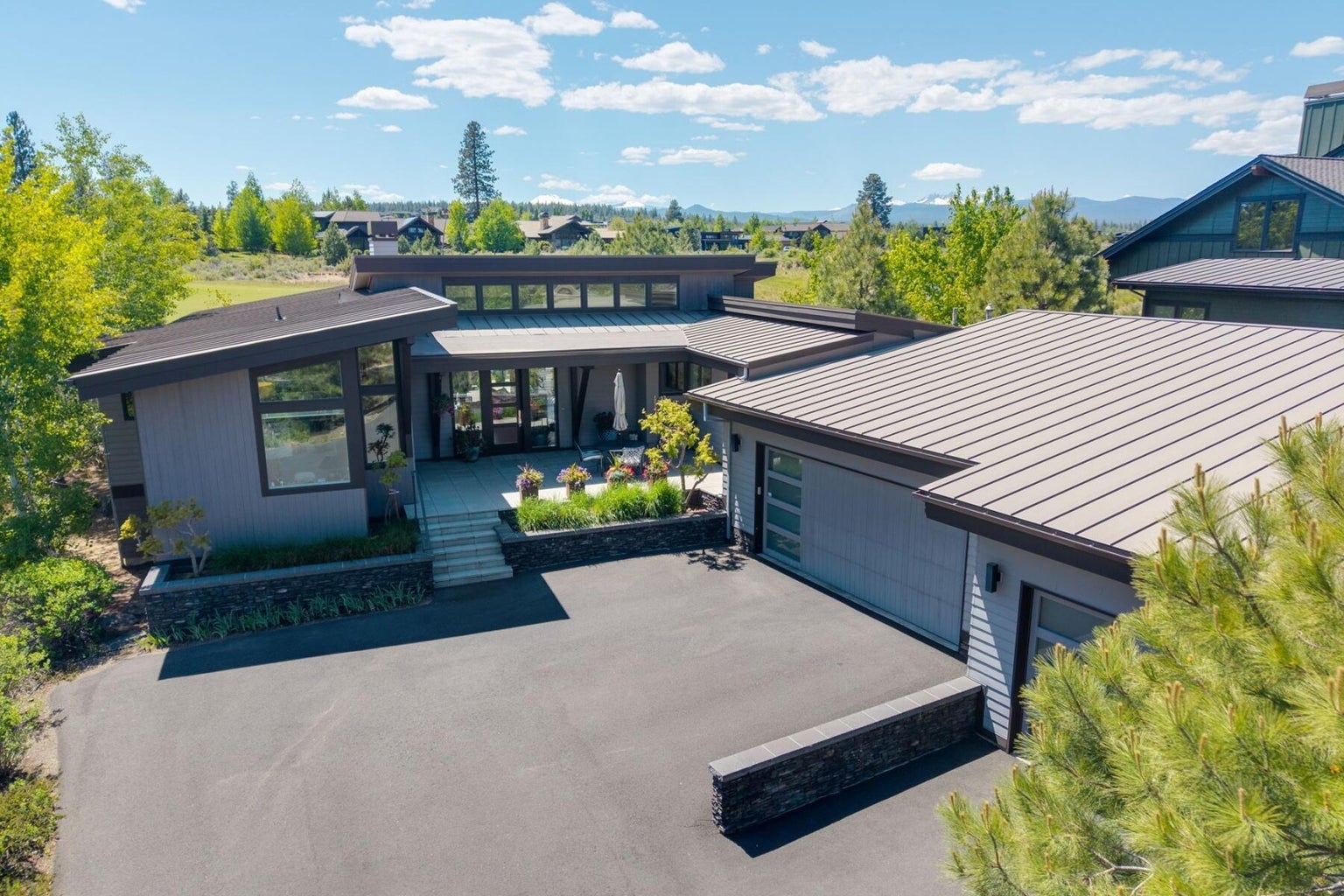 Photo of 61487 Hackleman Court 1 of 35
