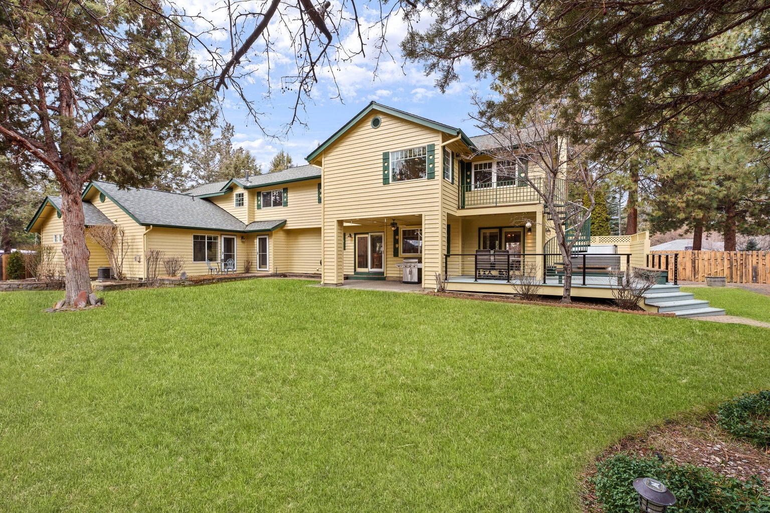 Photo of 61288 King Saul Avenue 1 of 48