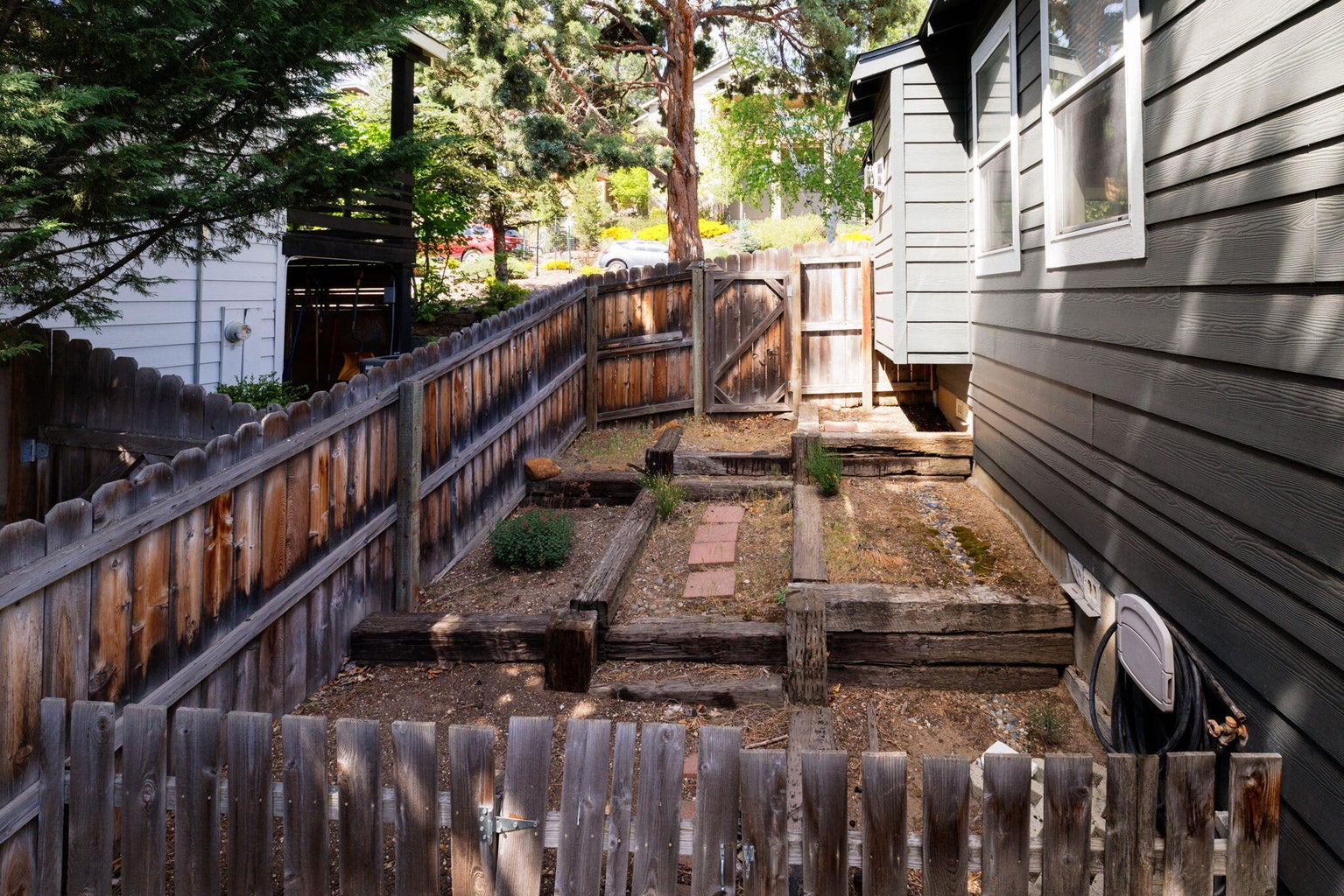 Garden area fenced or use for pups!