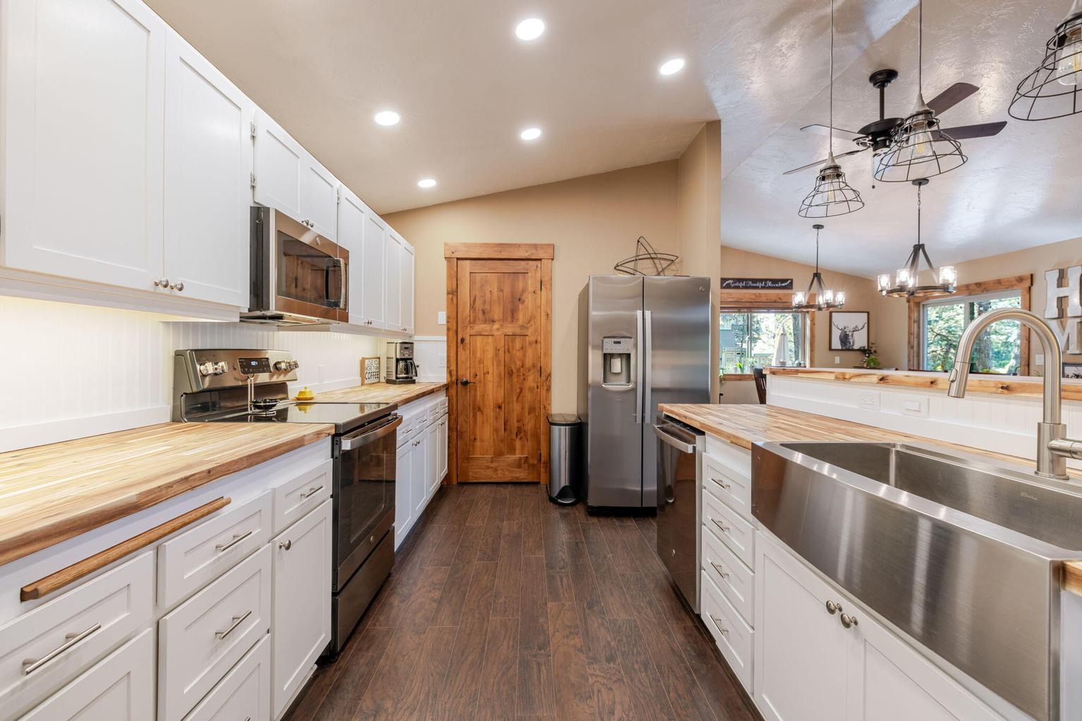 Photo of 15917 Pinion Jay Lane 6 of 44