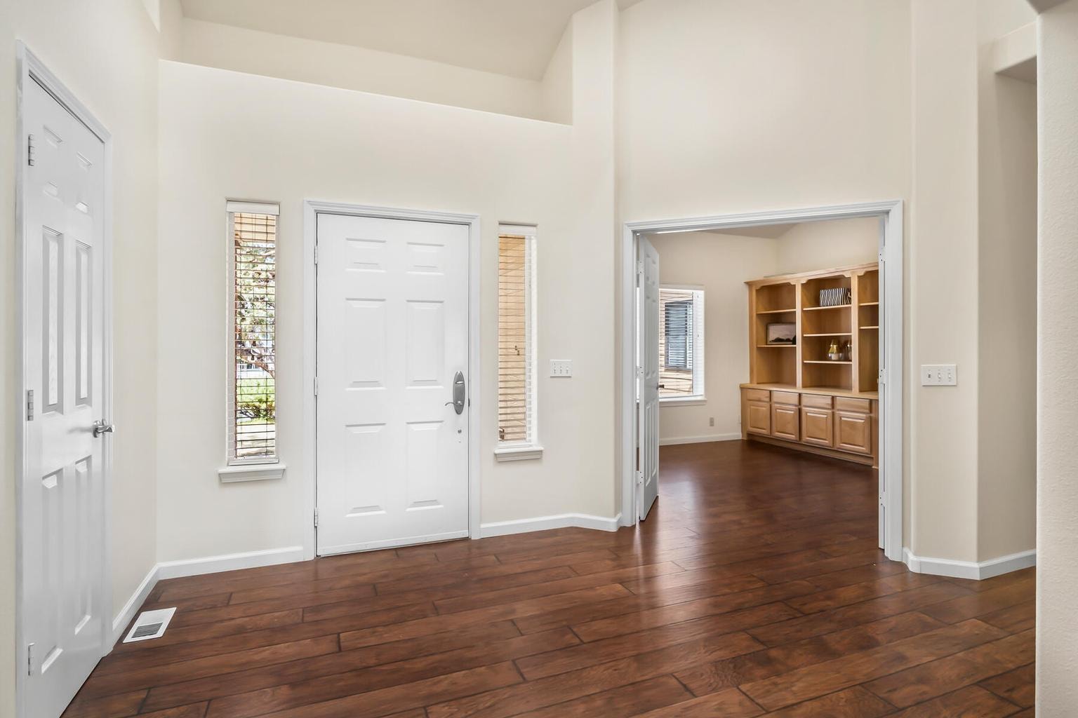 Photo of 2125 Condor Drive 7 of 42