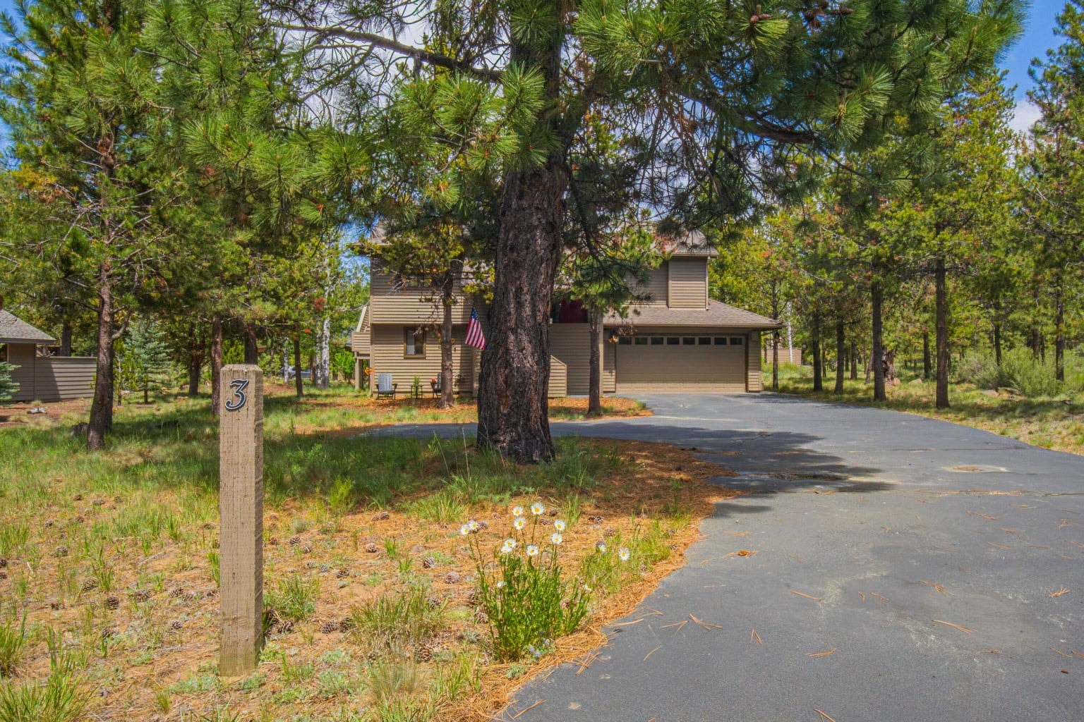 Tree-lined driveway approach on a quiet Sandtrap Lane setting in Sunriver.