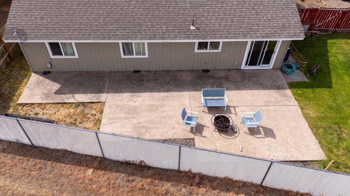 Photo of 512 SE Ponderosa Drive 19 of 21