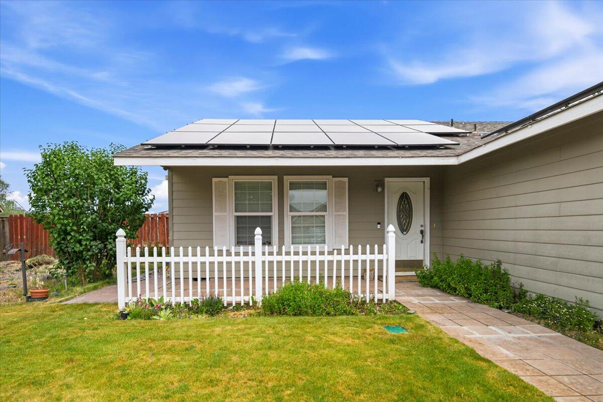 Photo of 512 SE Ponderosa Drive 3 of 21