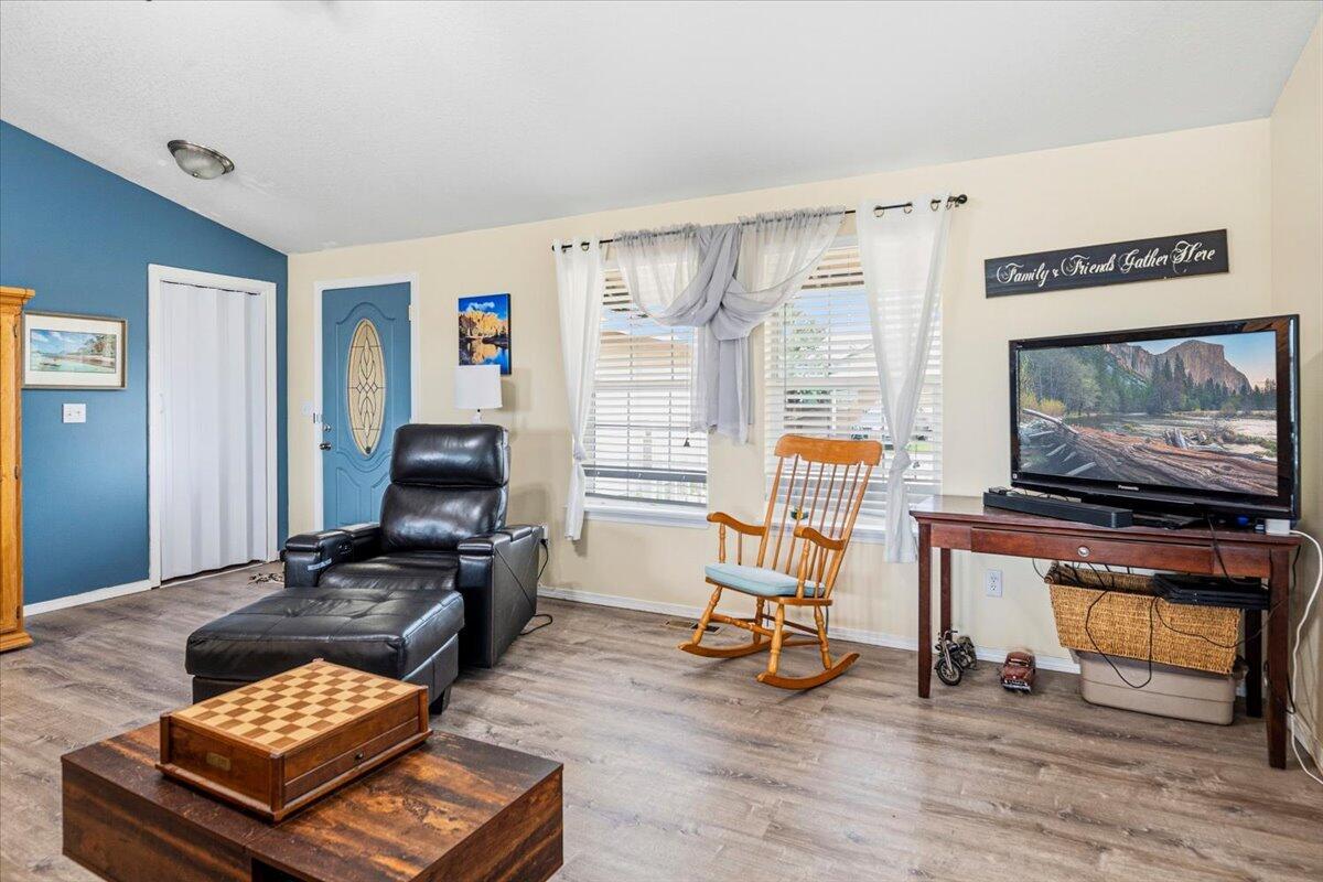 Photo of 512 SE Ponderosa Drive 7 of 21