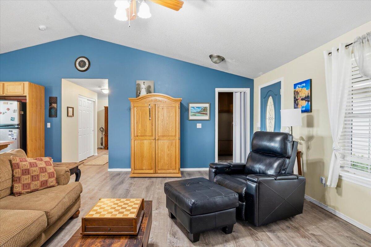 Photo of 512 SE Ponderosa Drive 8 of 21