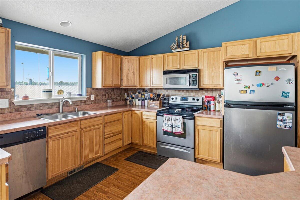 Photo of 512 SE Ponderosa Drive 9 of 21
