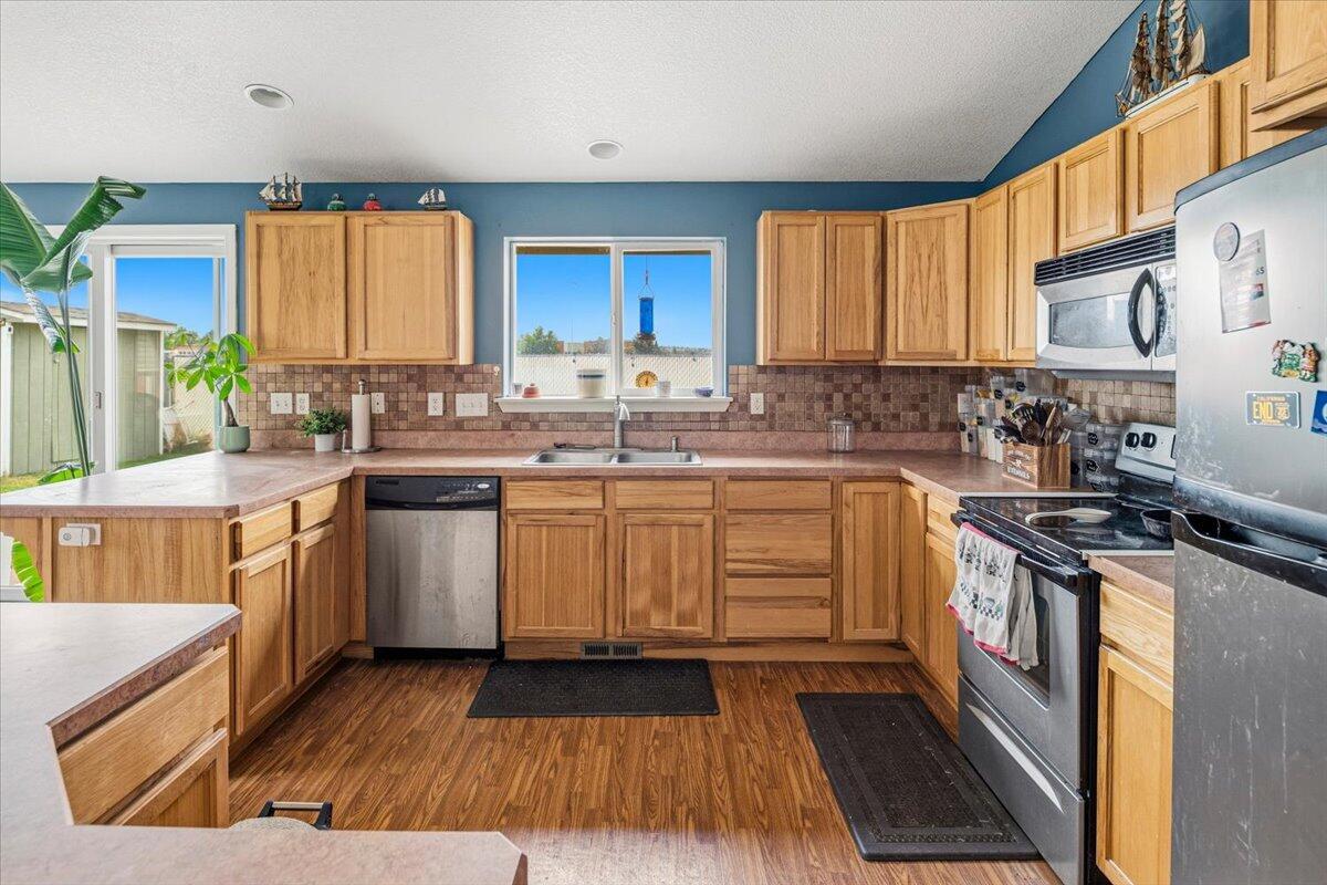 Photo of 512 SE Ponderosa Drive 10 of 21