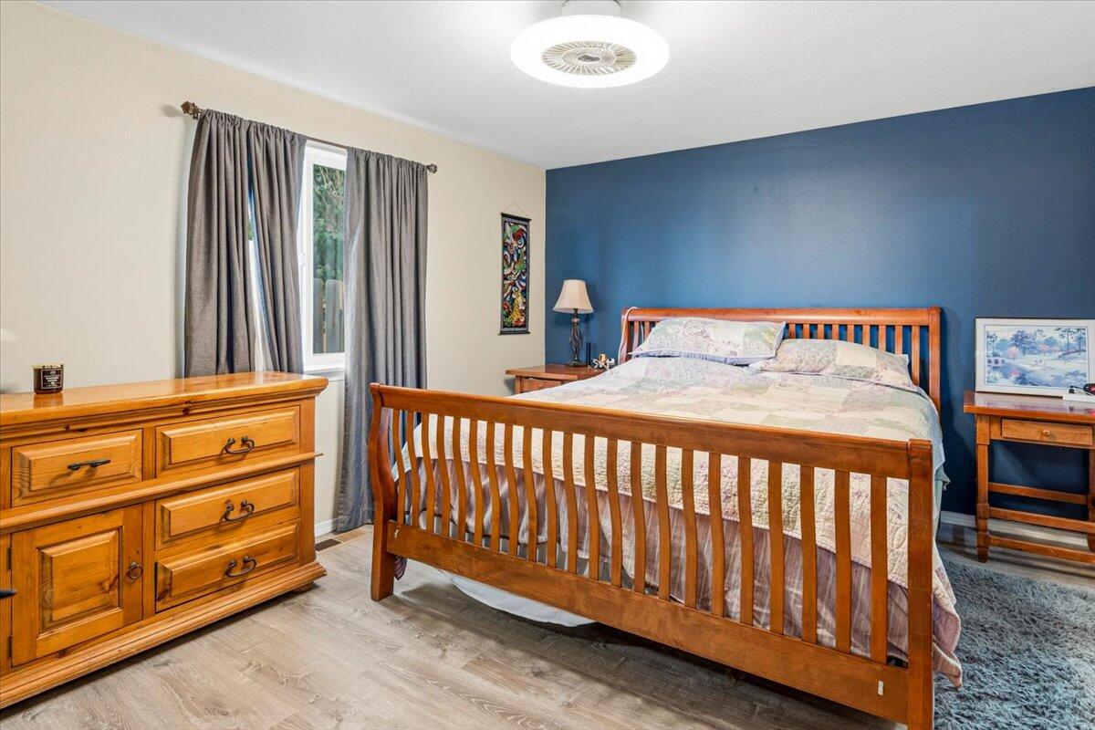 Photo of 512 SE Ponderosa Drive 13 of 21