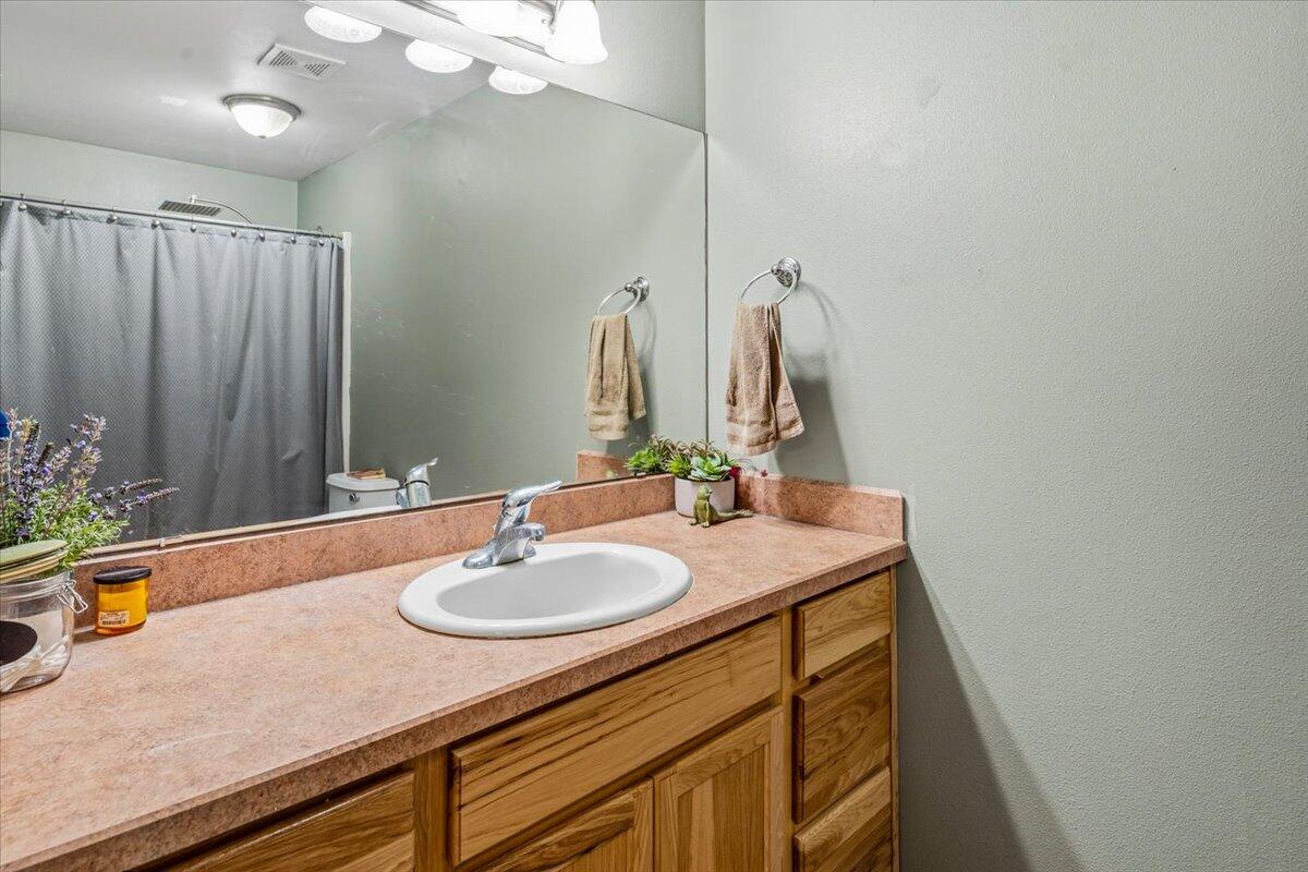 Photo of 512 SE Ponderosa Drive 14 of 21