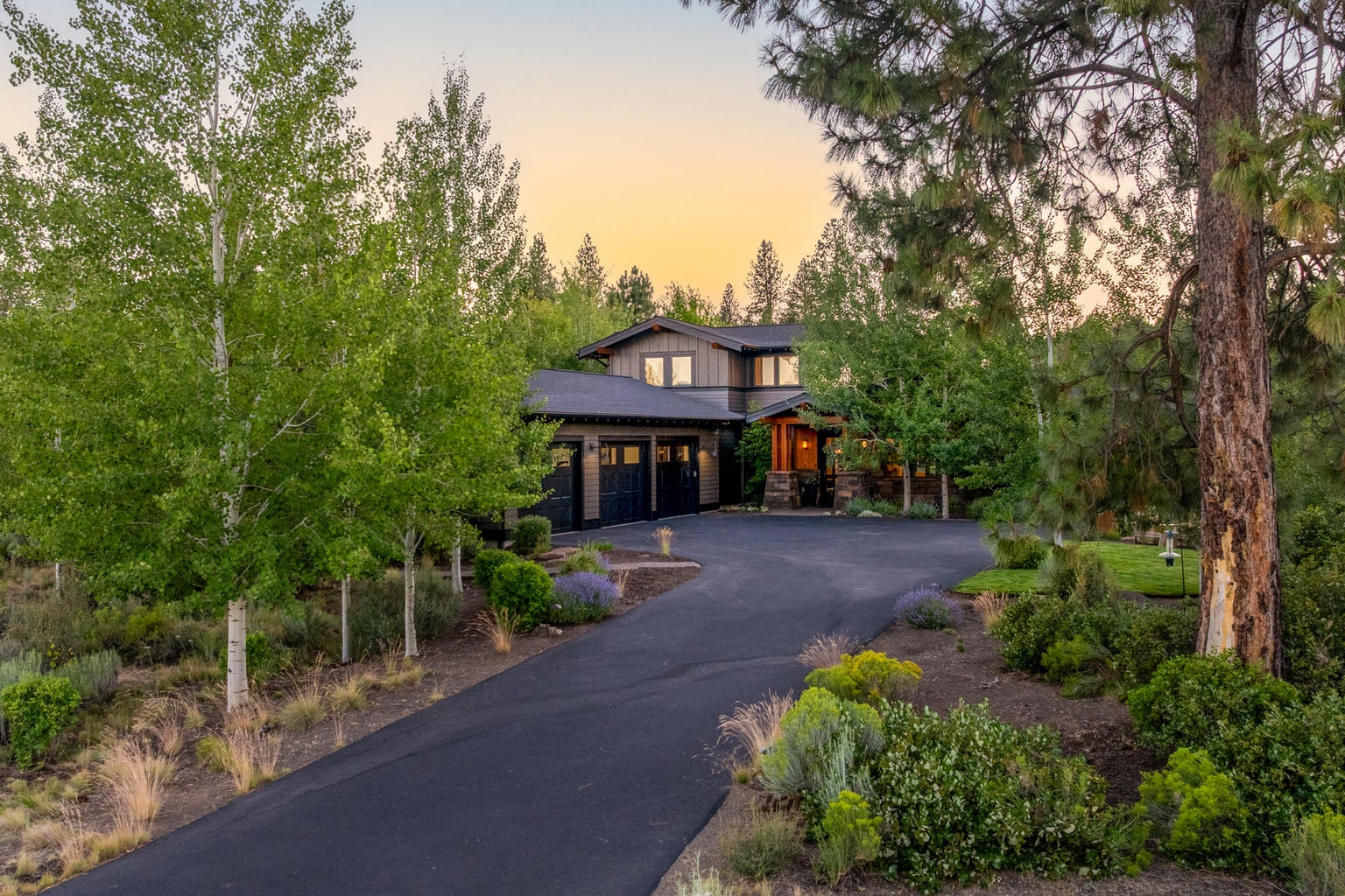 Photo of 61341 Bonneville Loop 3 of 54