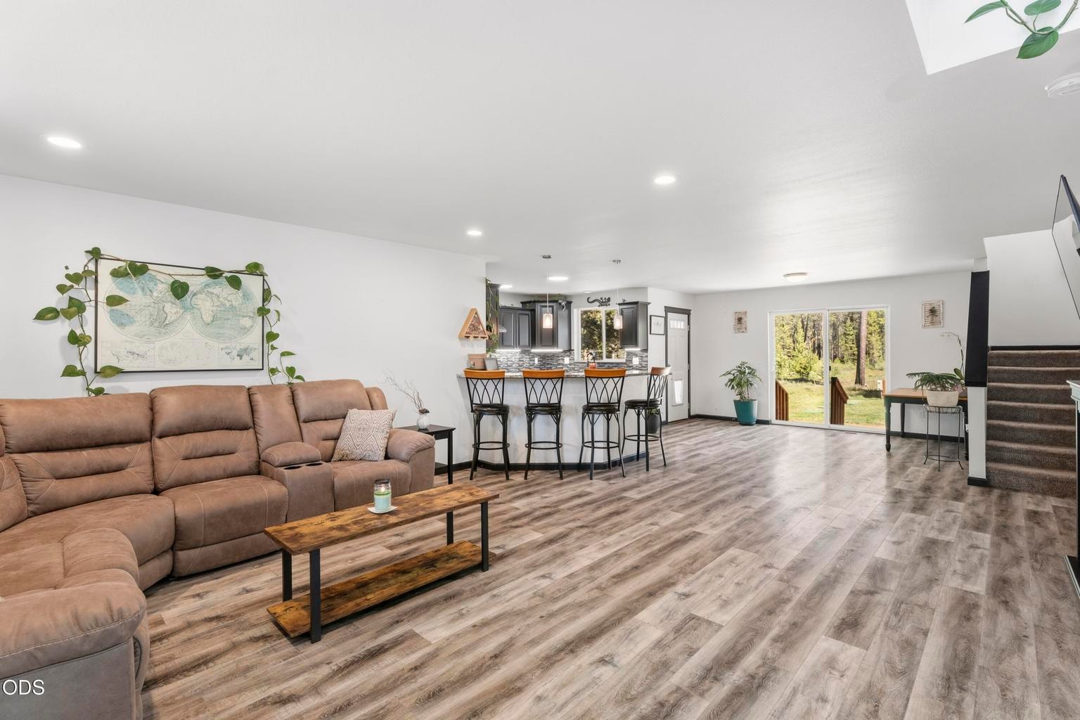 Photo of 53770 Boundary Road 4 of 51