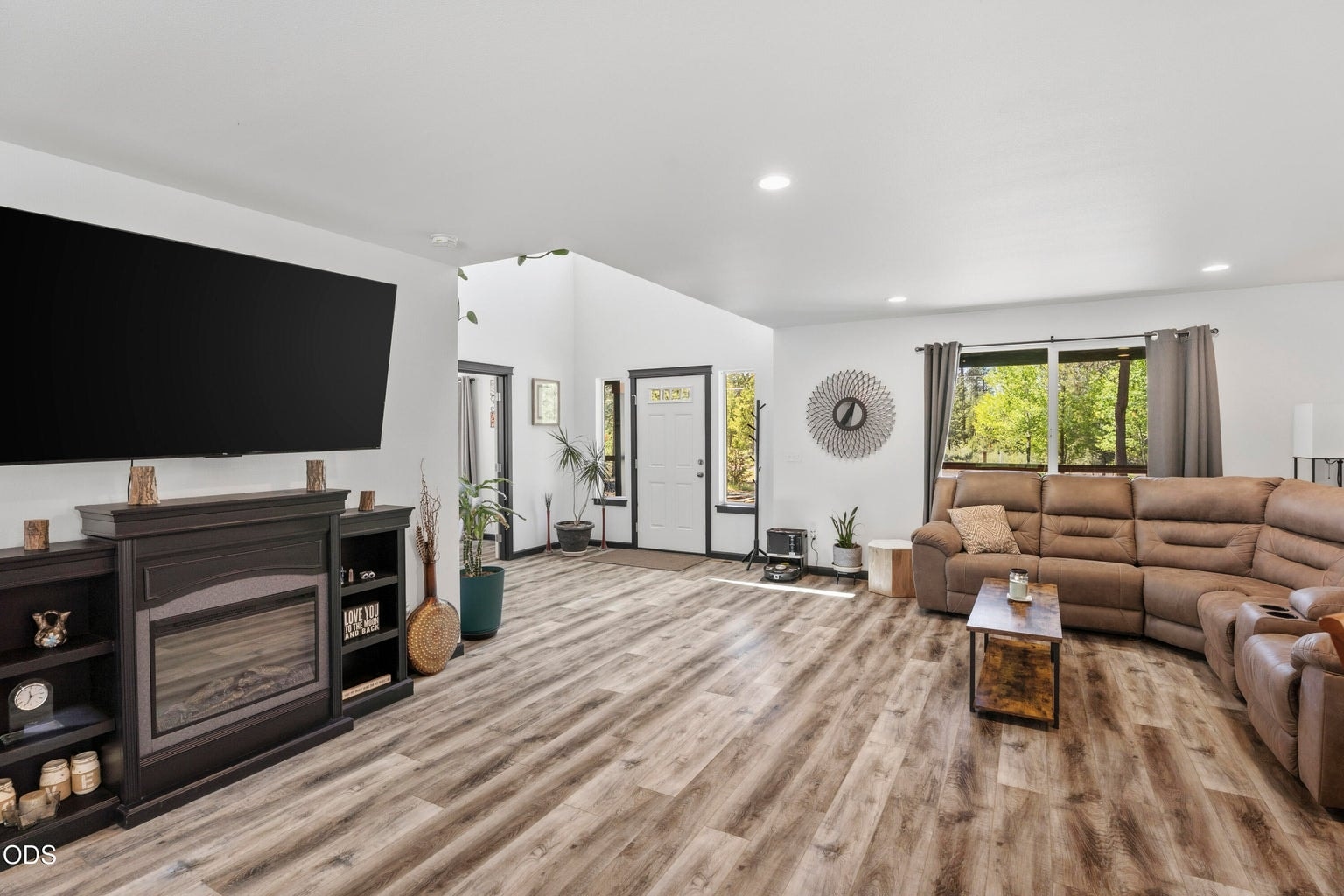 Photo of 53770 Boundary Road 26 of 51