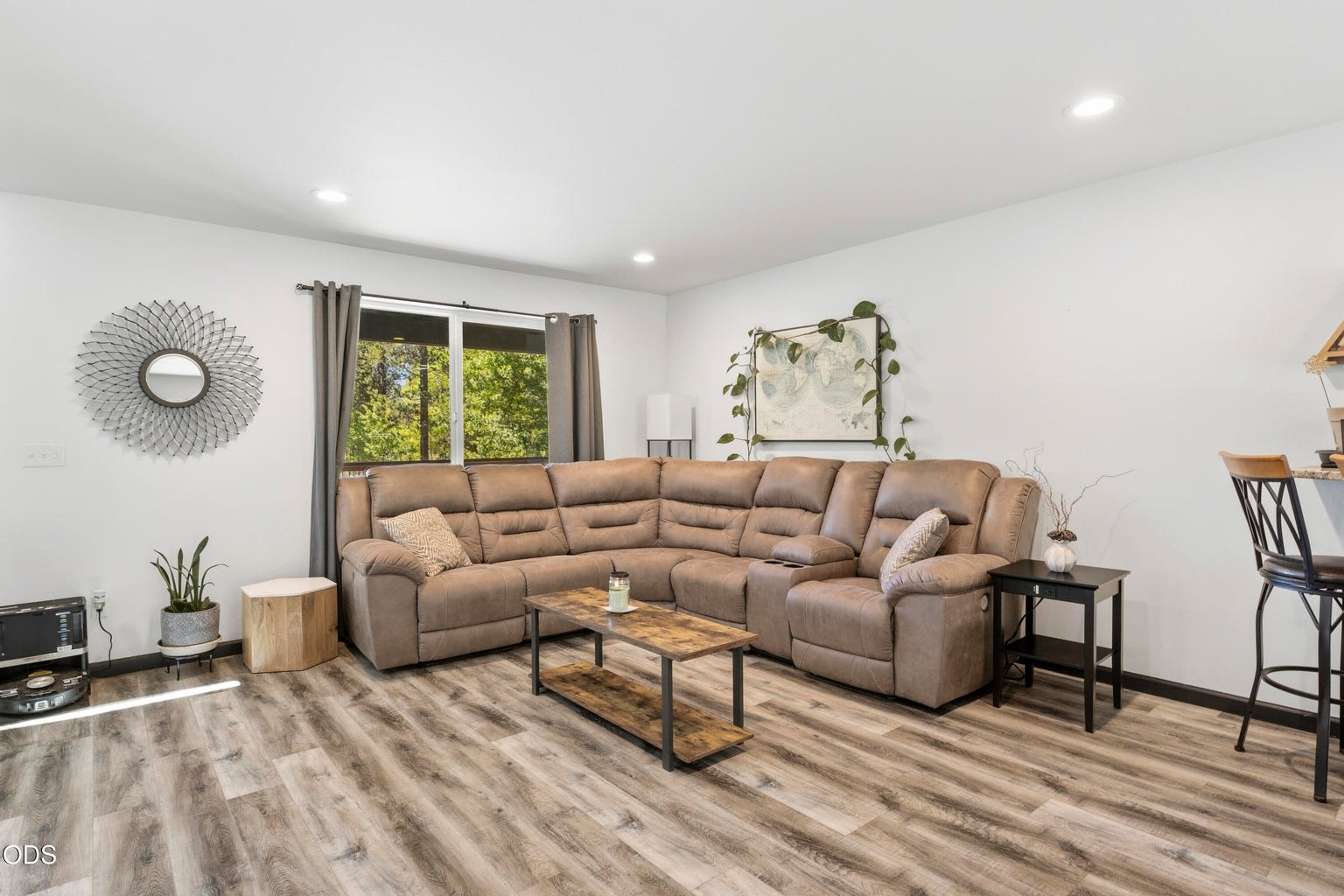 Photo of 53770 Boundary Road 25 of 51