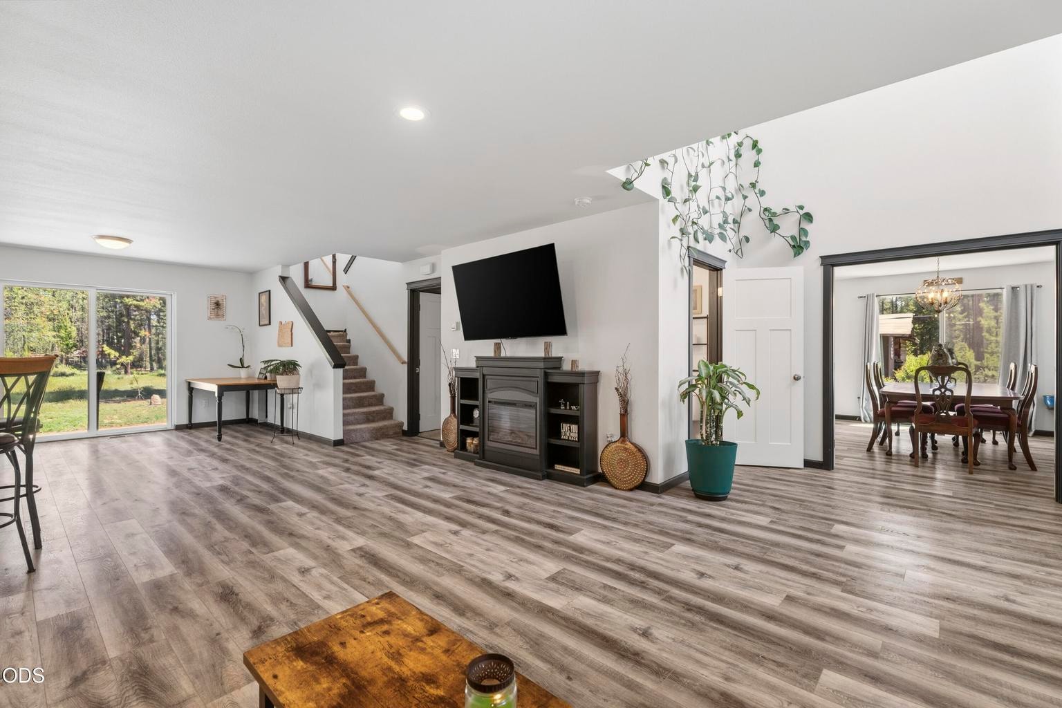 Photo of 53770 Boundary Road 23 of 51