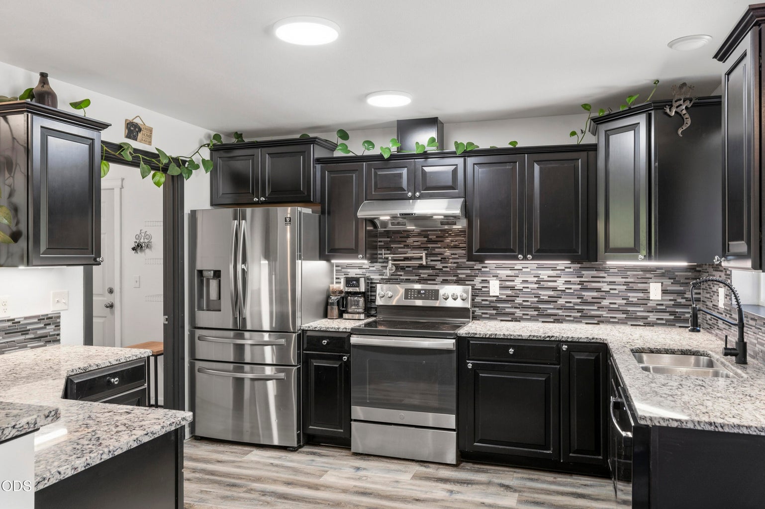 Photo of 53770 Boundary Road 3 of 51