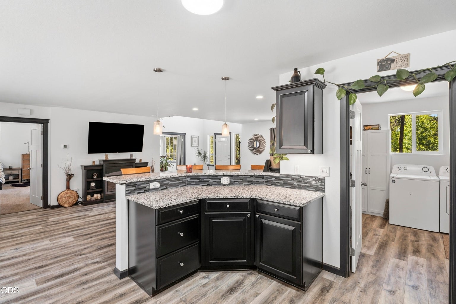 Photo of 53770 Boundary Road 28 of 51