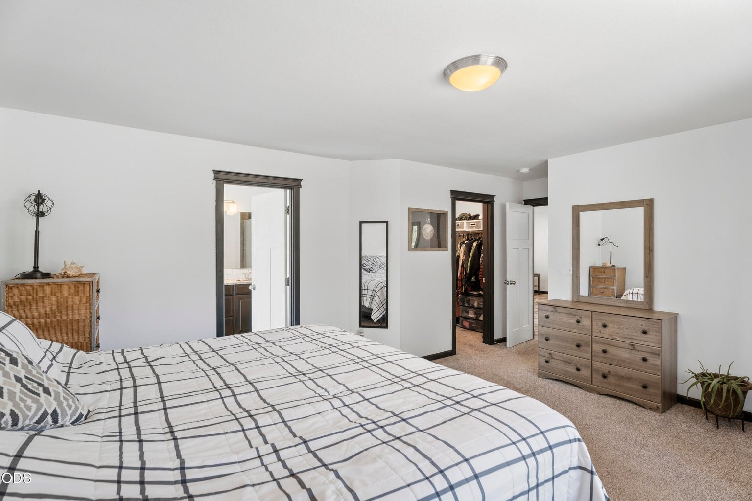 Photo of 53770 Boundary Road 6 of 51