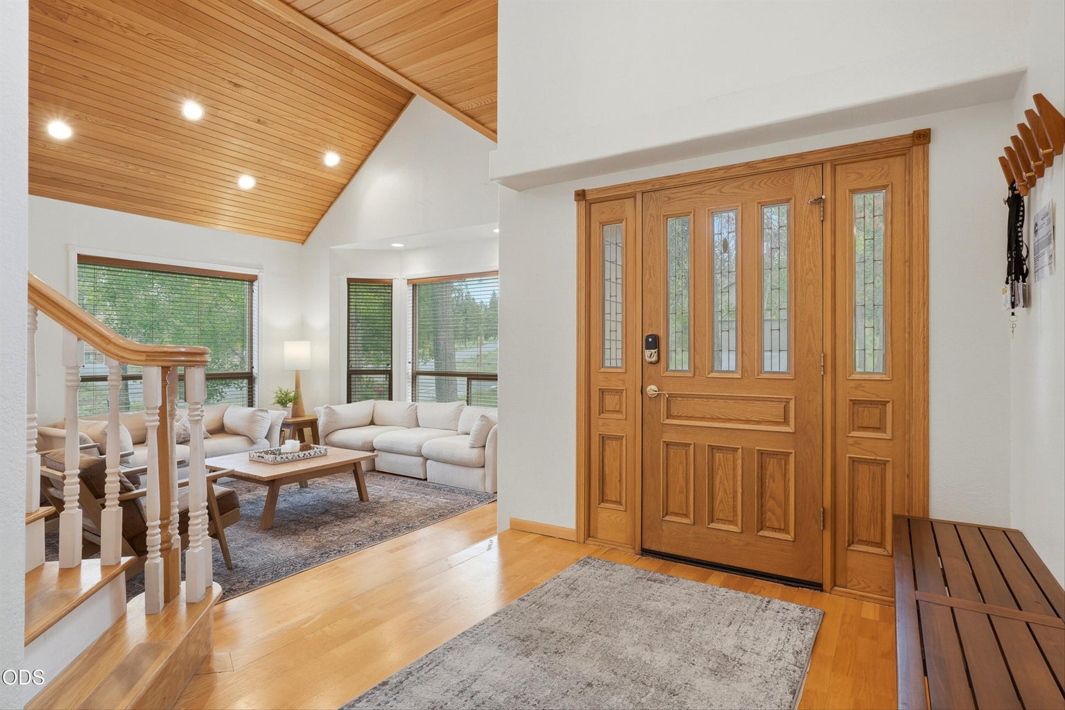 Photo of 18004 Tan Oak Lane 3 of 36