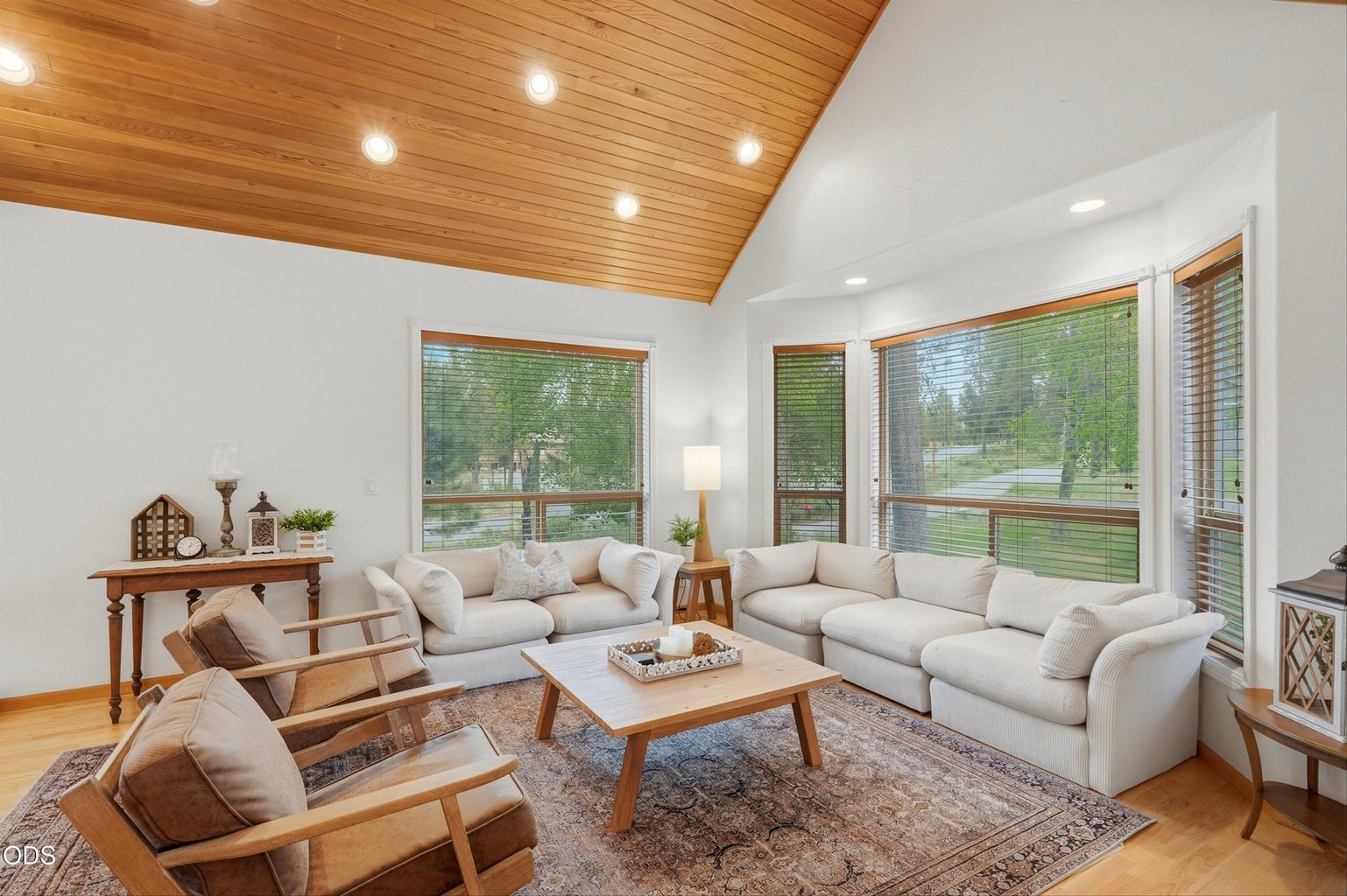 Photo of 18004 Tan Oak Lane 6 of 36