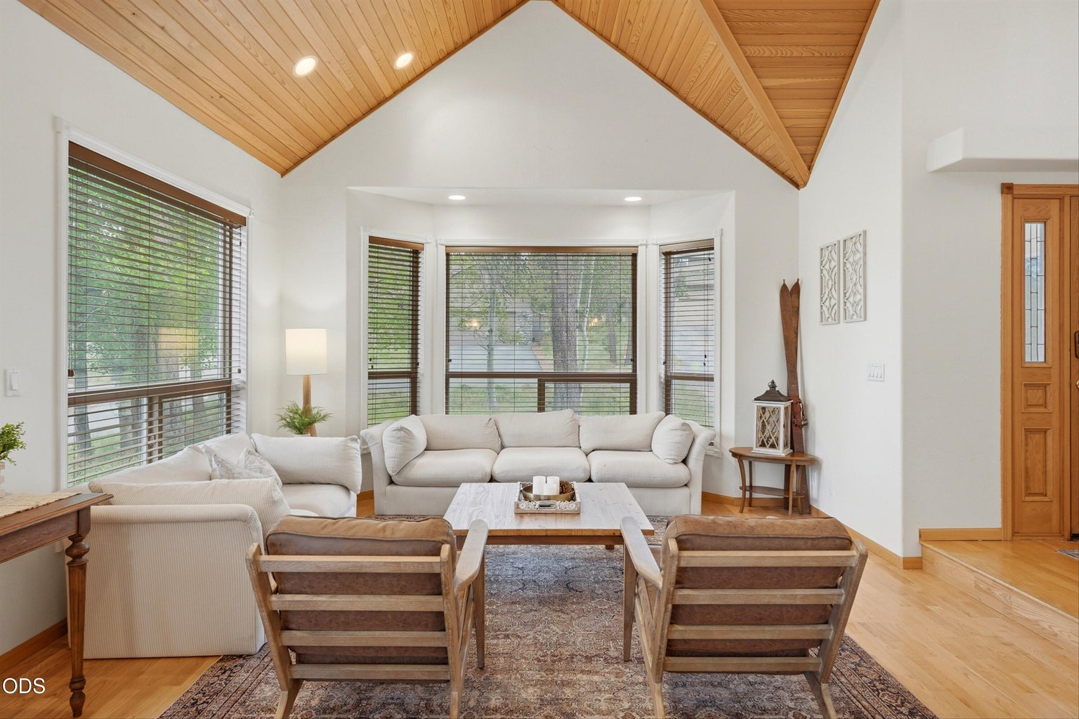 Photo of 18004 Tan Oak Lane 5 of 36