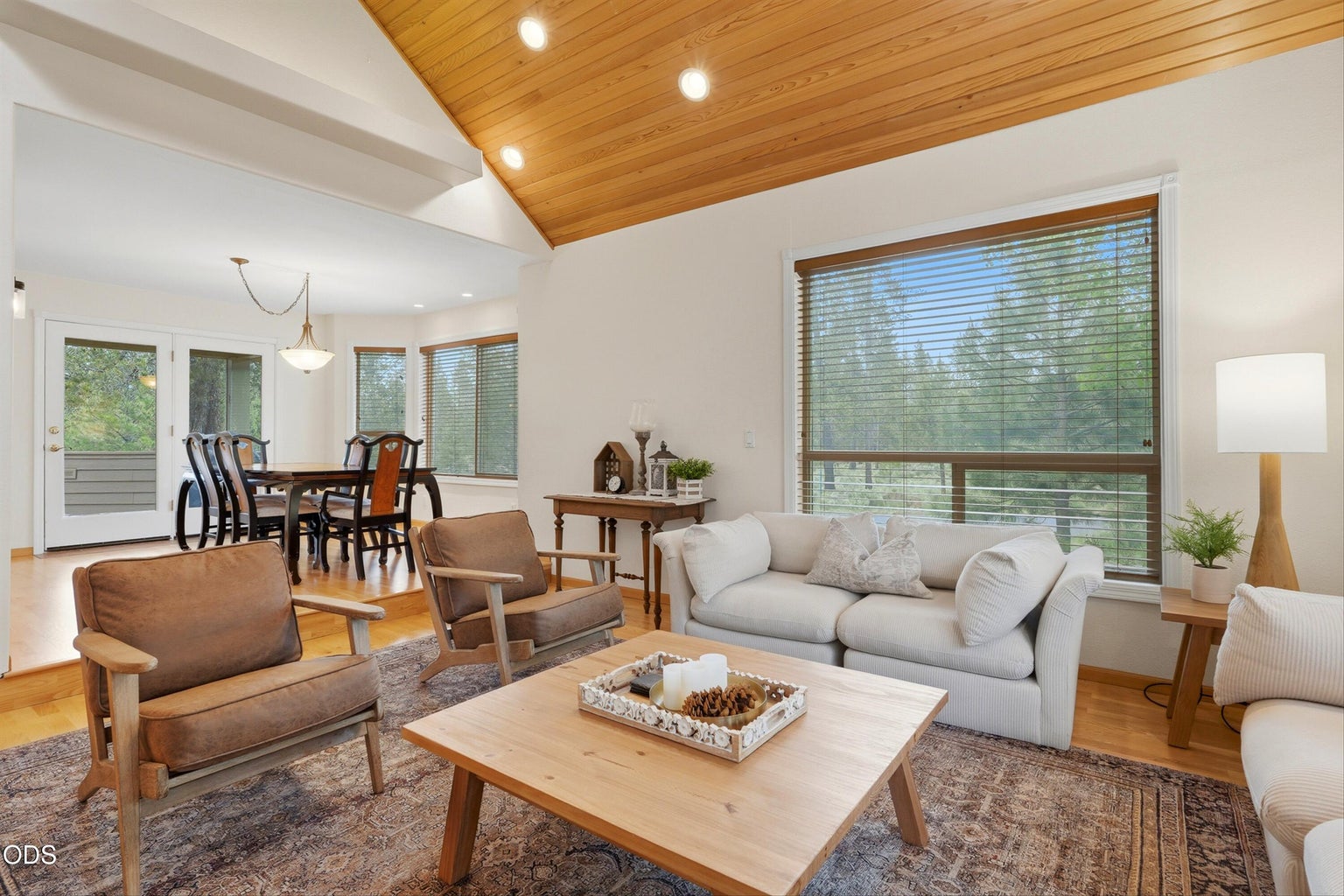 Photo of 18004 Tan Oak Lane 7 of 36