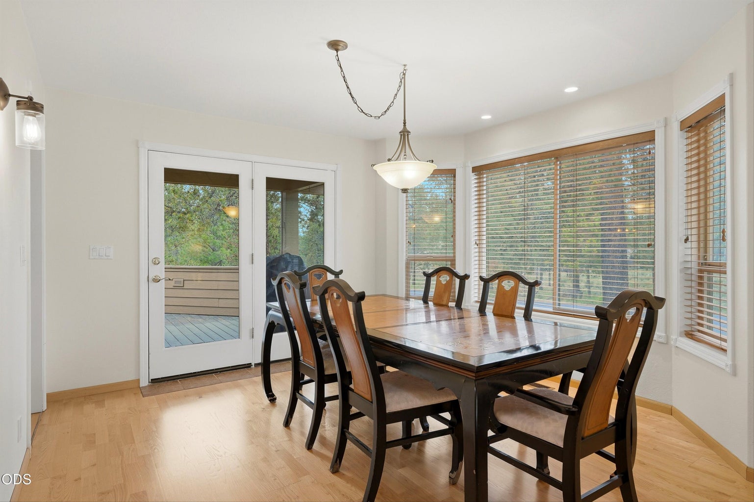 Photo of 18004 Tan Oak Lane 9 of 36
