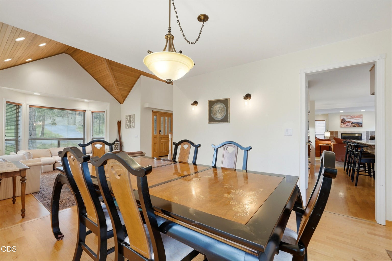 Photo of 18004 Tan Oak Lane 8 of 36
