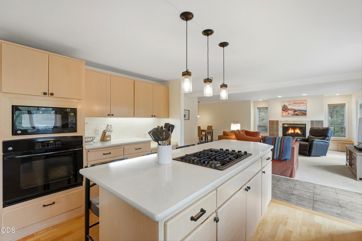 Photo of 18004 Tan Oak Lane 11 of 36