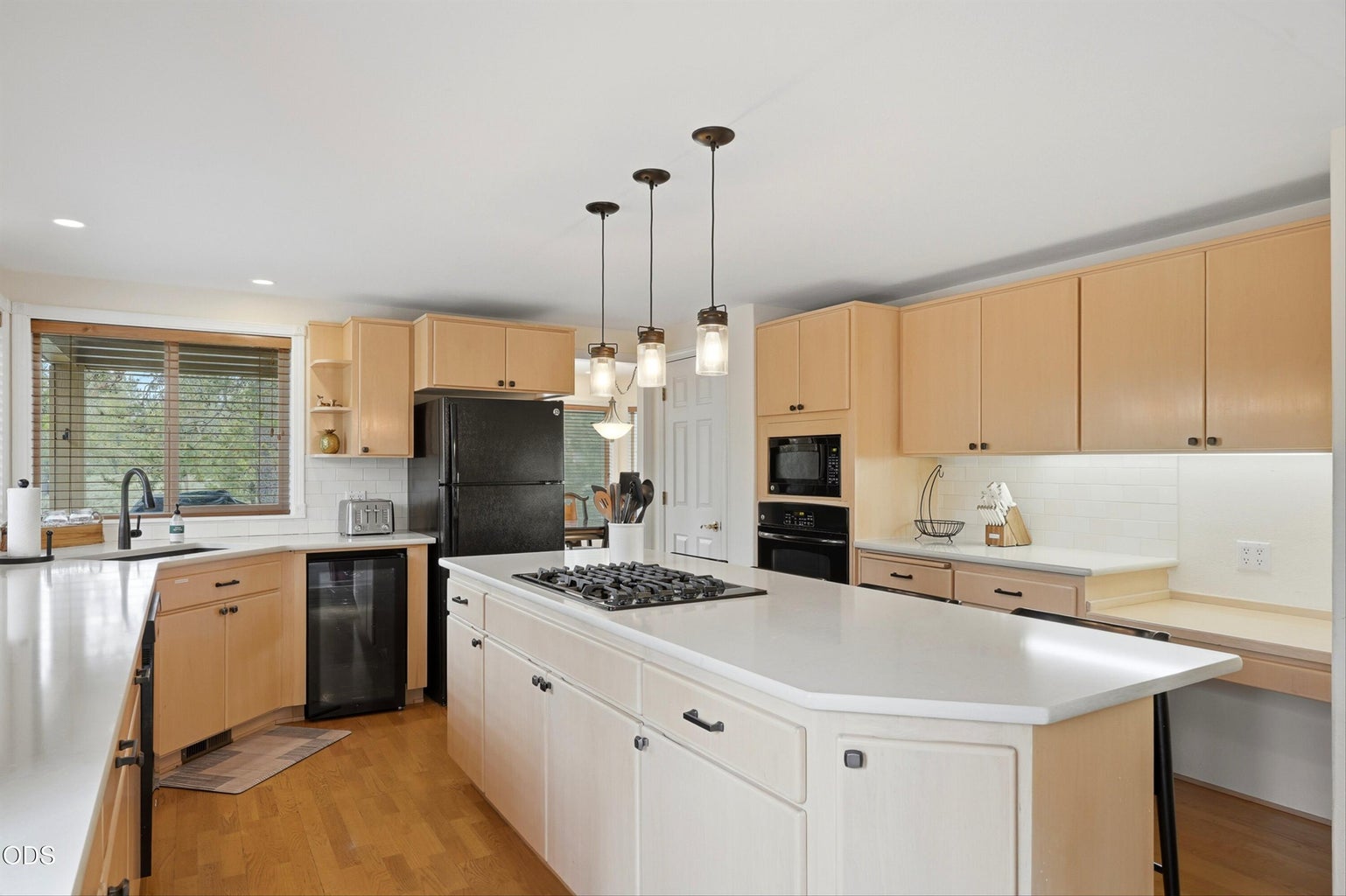 Photo of 18004 Tan Oak Lane 12 of 36